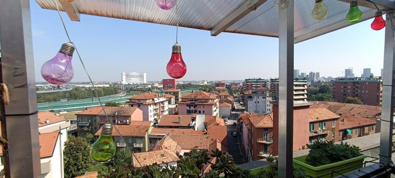 La Mansarda Di Pero Con Terrazza Apartment Bagian luar foto