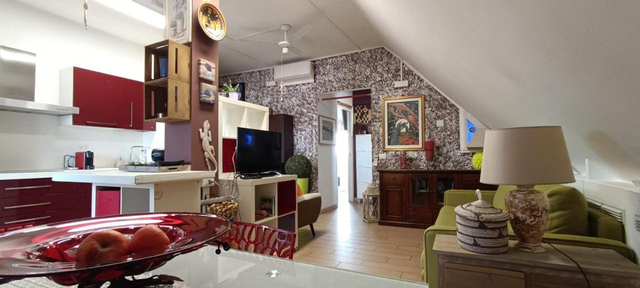 La Mansarda Di Pero Con Terrazza Apartment Bagian luar foto
