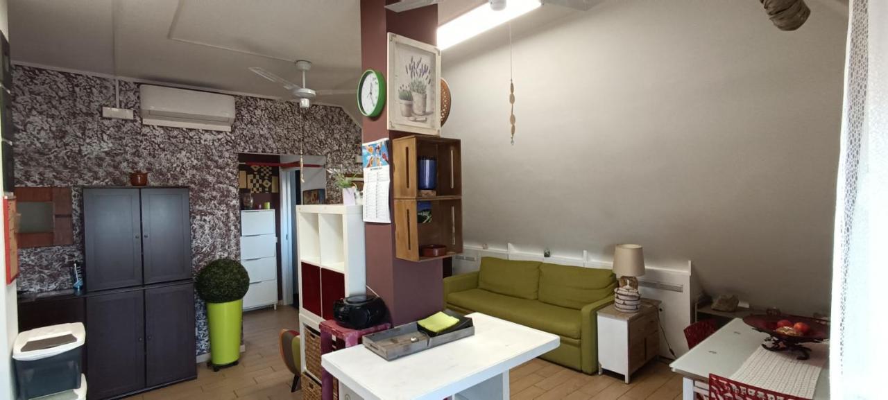 La Mansarda Di Pero Con Terrazza Apartment Bagian luar foto
