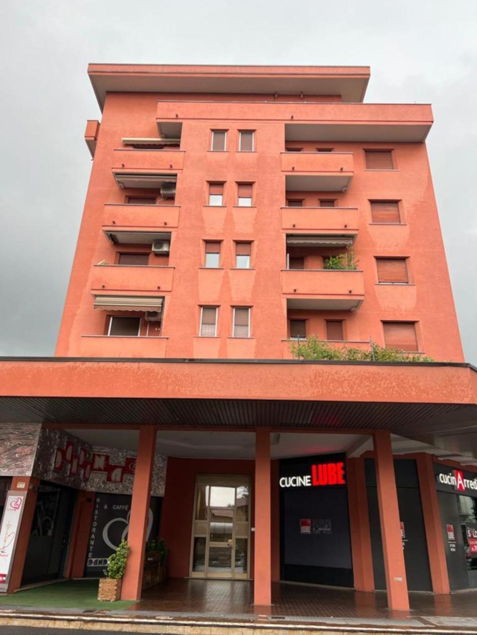 La Mansarda Di Pero Con Terrazza Apartment Bagian luar foto